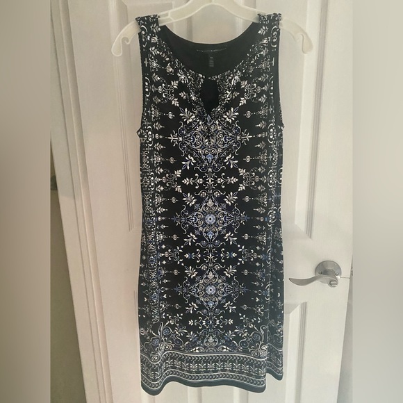 White House Black Market Black and Blue Patterned Dress - Picture 3 of 12